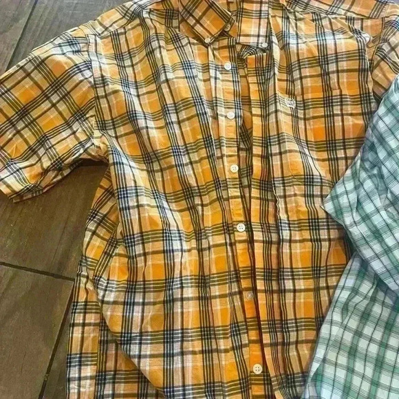 Men’s cinch Button Down - Picture 2 of 3